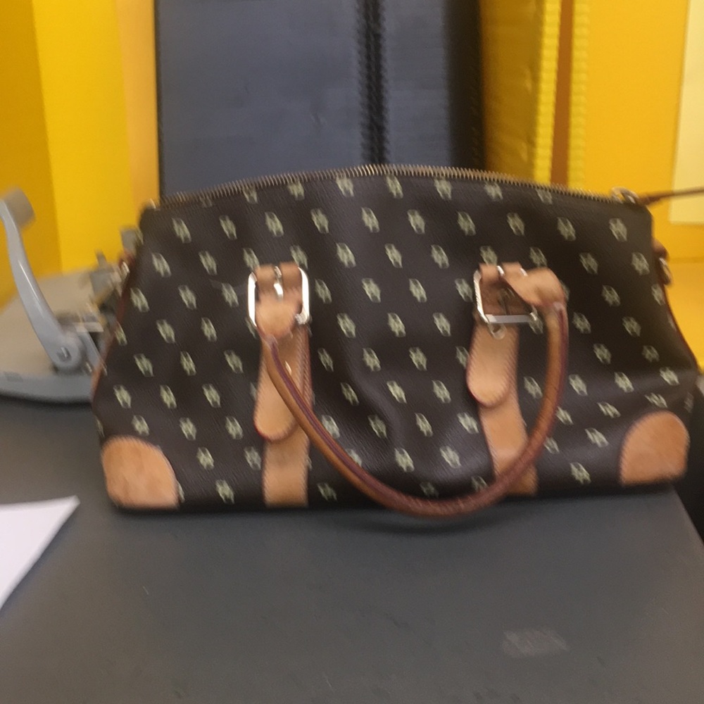 Dooney and bourse purse